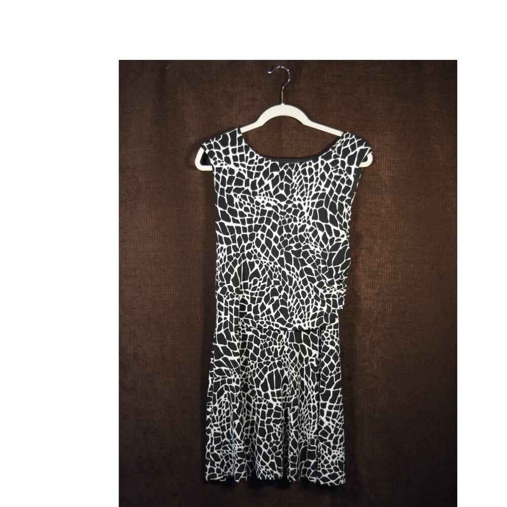 Blouson Dress by Enfocus Petite Sz 14P Black White Giraffe Print Knee Length EUC
